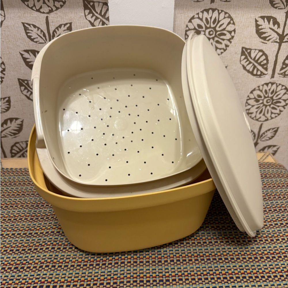 Vintage Tupperware 3 piece steamer beige and gold
